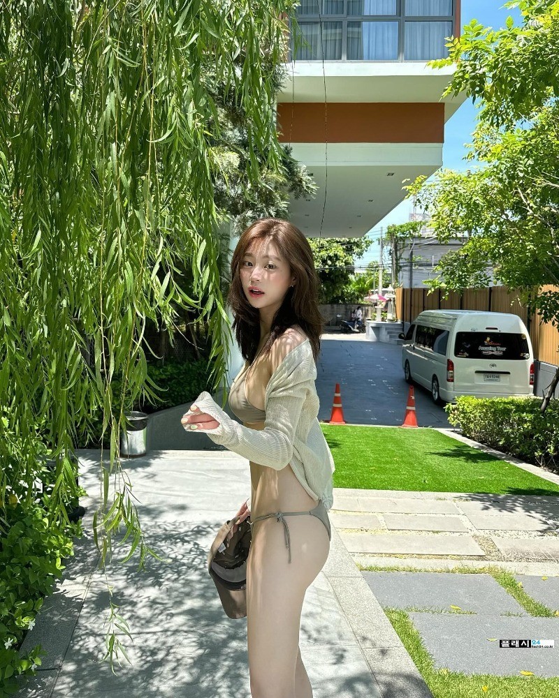 인플루언서 황수지 몸매 대박 수영복-2