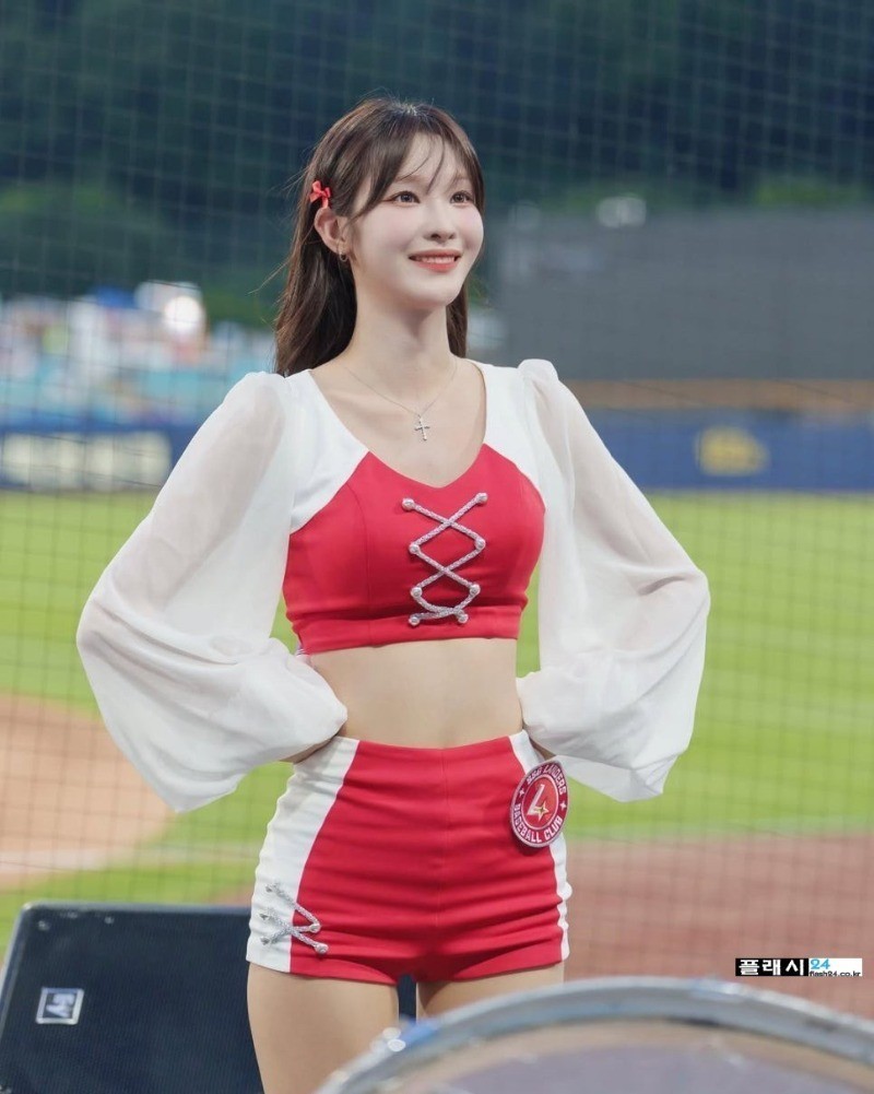 유보영 치어리더 눈 웃음 장난없네-6