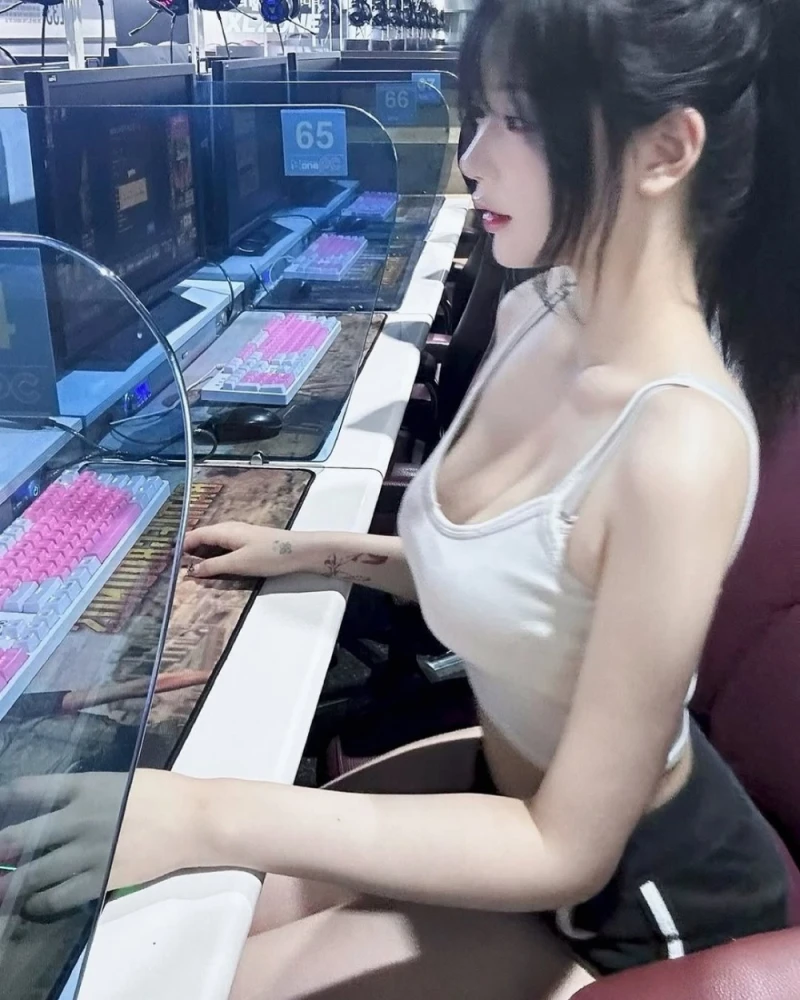 PC방에 꼭 한명씩 존재한다는 동네 노는 누나st
